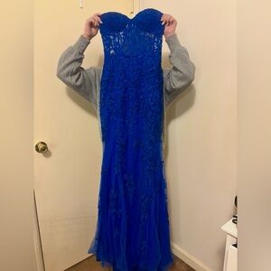 Elegant Blue Lace Evening Gown